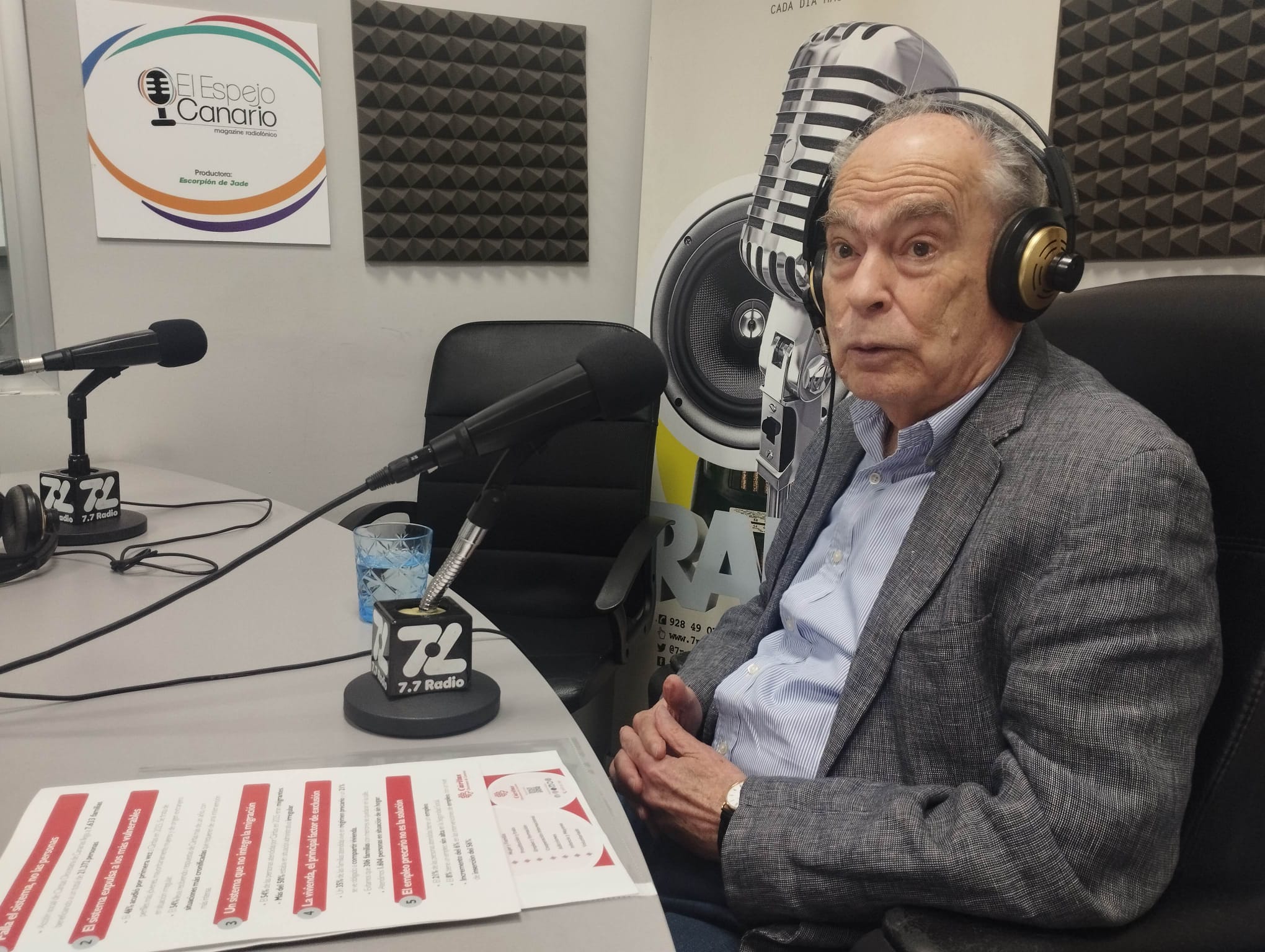 Gonzalo Marrero en los estudios de El Espejo Canario
