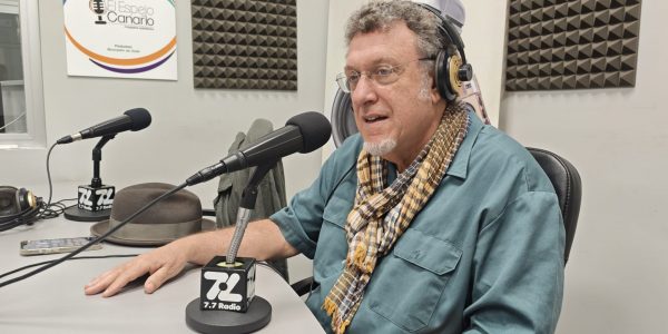 Manuel González en los estudios de El Espejo Canario