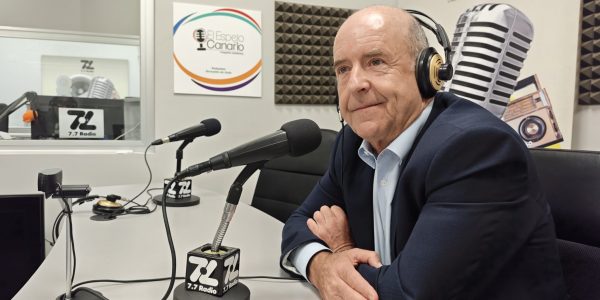 Pedro Ortega en los estudios de El Espejo Canario
