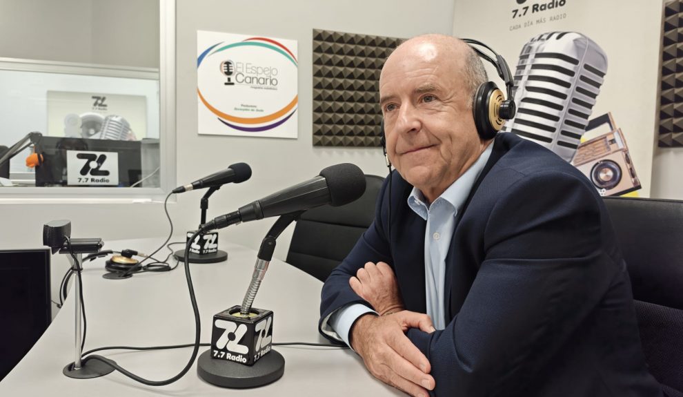 Pedro Ortega en los estudios de El Espejo Canario