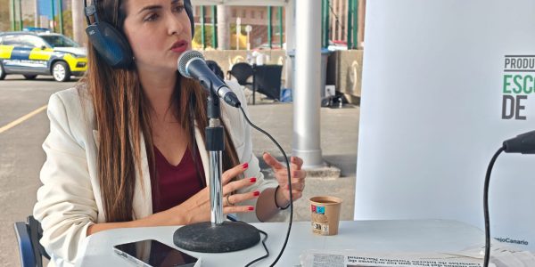 Betsabé Morales en el set de El Espejo Canario en el Puerto de Las Palmas