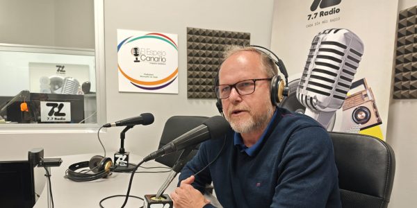 José Eduardo Ramírez en los estudios de El Espejo Canario