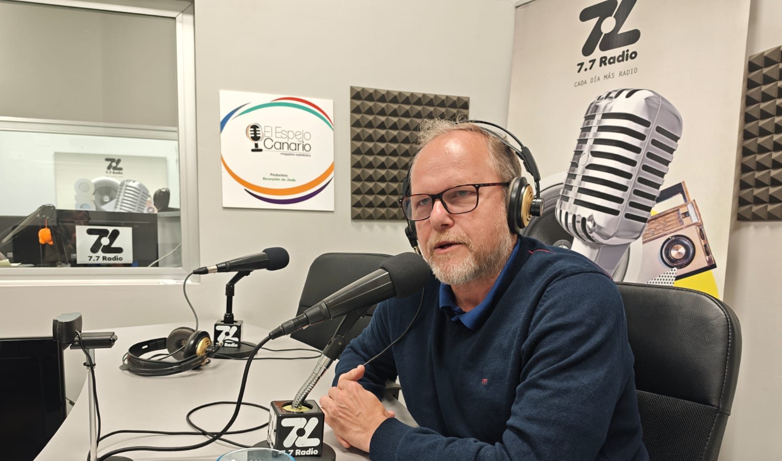 José Eduardo Ramírez en los estudios de El Espejo Canario