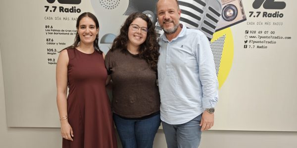 Verónica Lora, Natalia Carrión y José Ricart en los estudios de El Espejo Canario