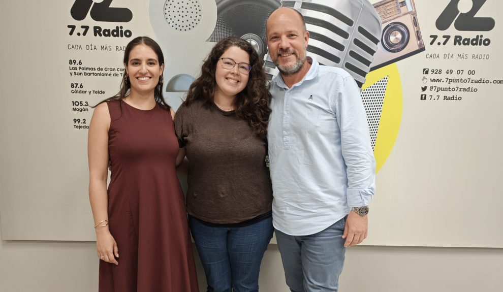 Verónica Lora, Natalia Carrión y José Ricart en los estudios de El Espejo Canario