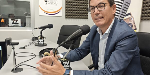 Pablo Rodríguez en los estudios de El Espejo Canario