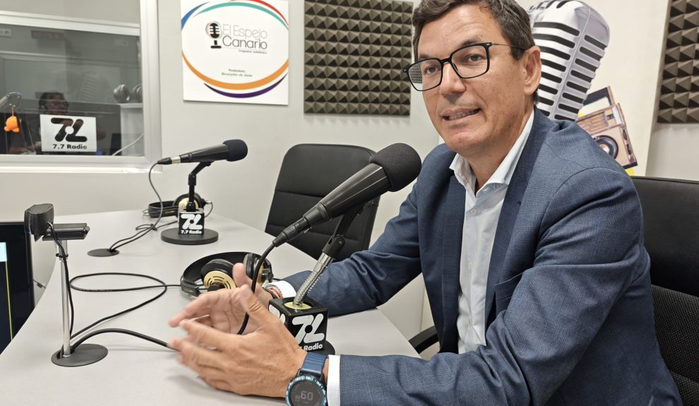 Pablo Rodríguez en los estudios de El Espejo Canario