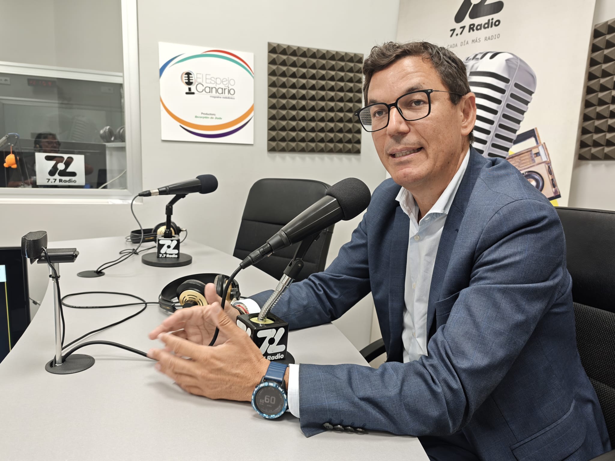 Pablo Rodríguez en los estudios de El Espejo Canario