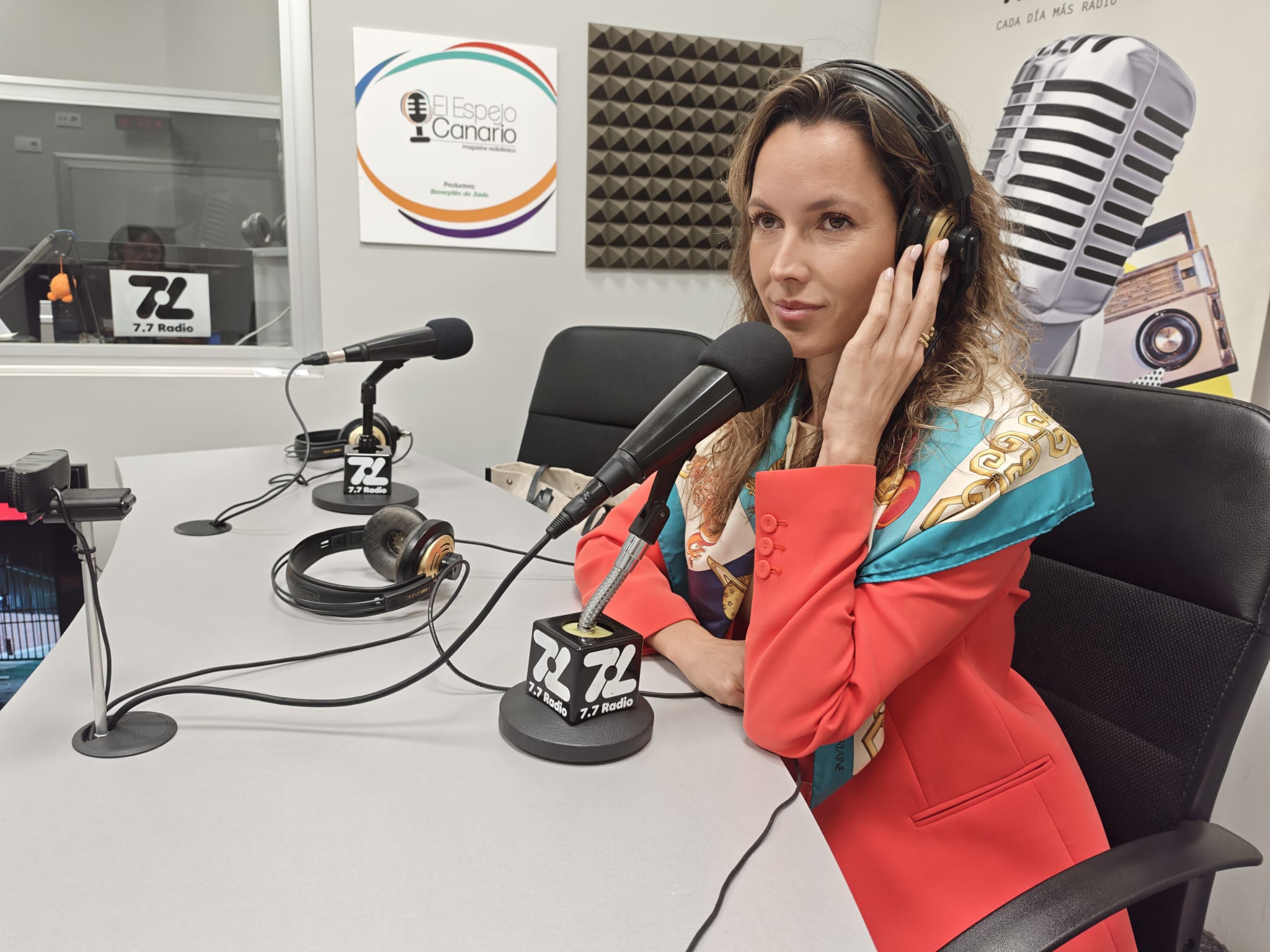 María Fernández en los estudios de El Espejo Canario