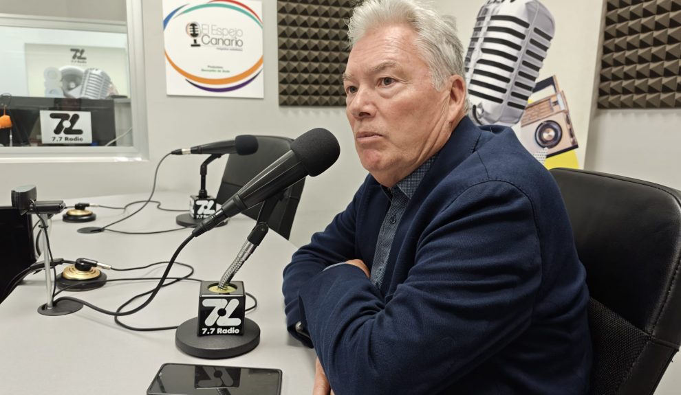 Juan Ruiz en los estudios de El Espejo Canario