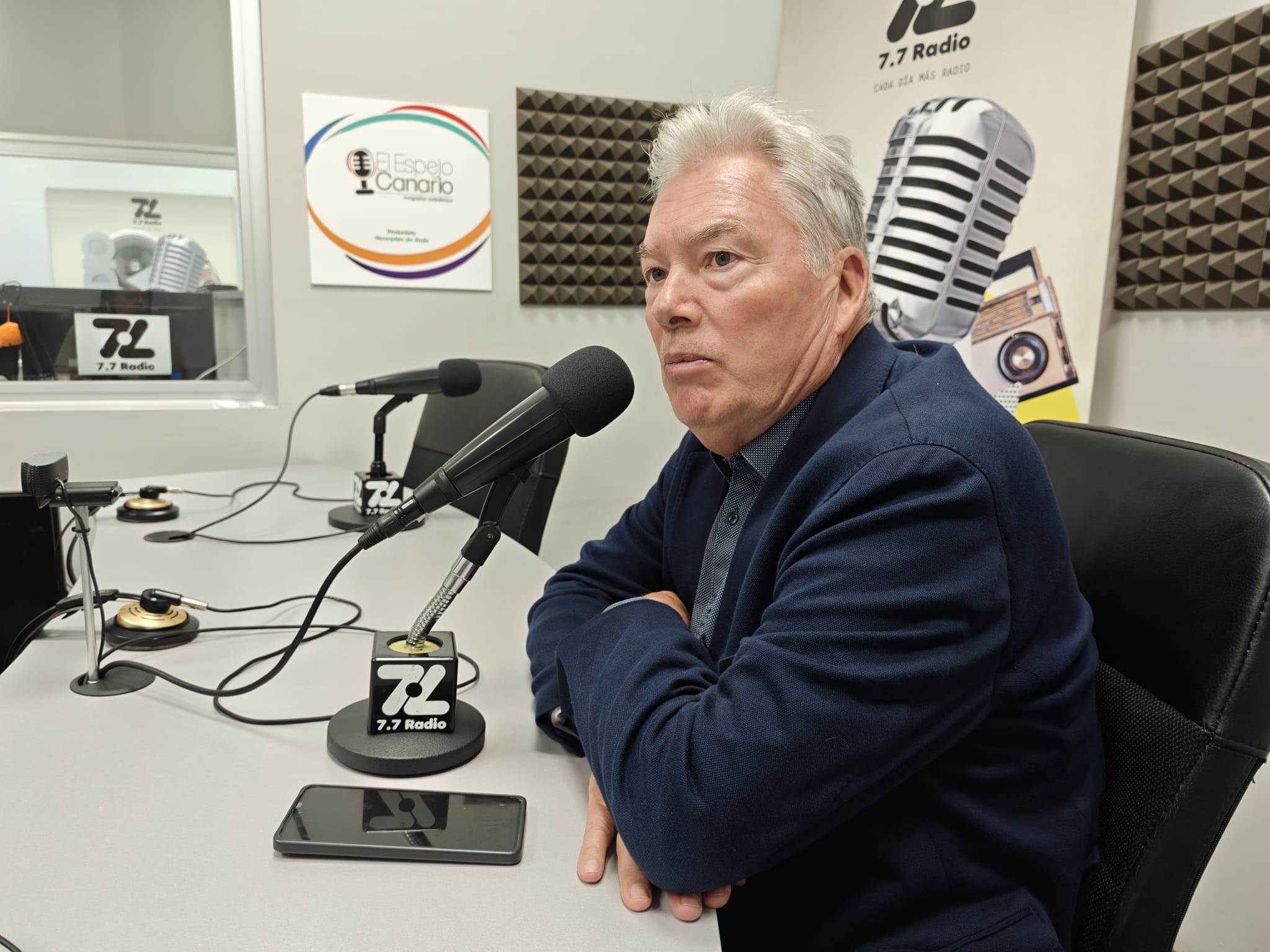 Juan Ruiz en los estudios de El Espejo Canario