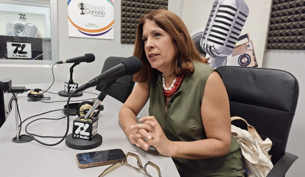 Carmen Hernández en los estudios de El Espejo Canario