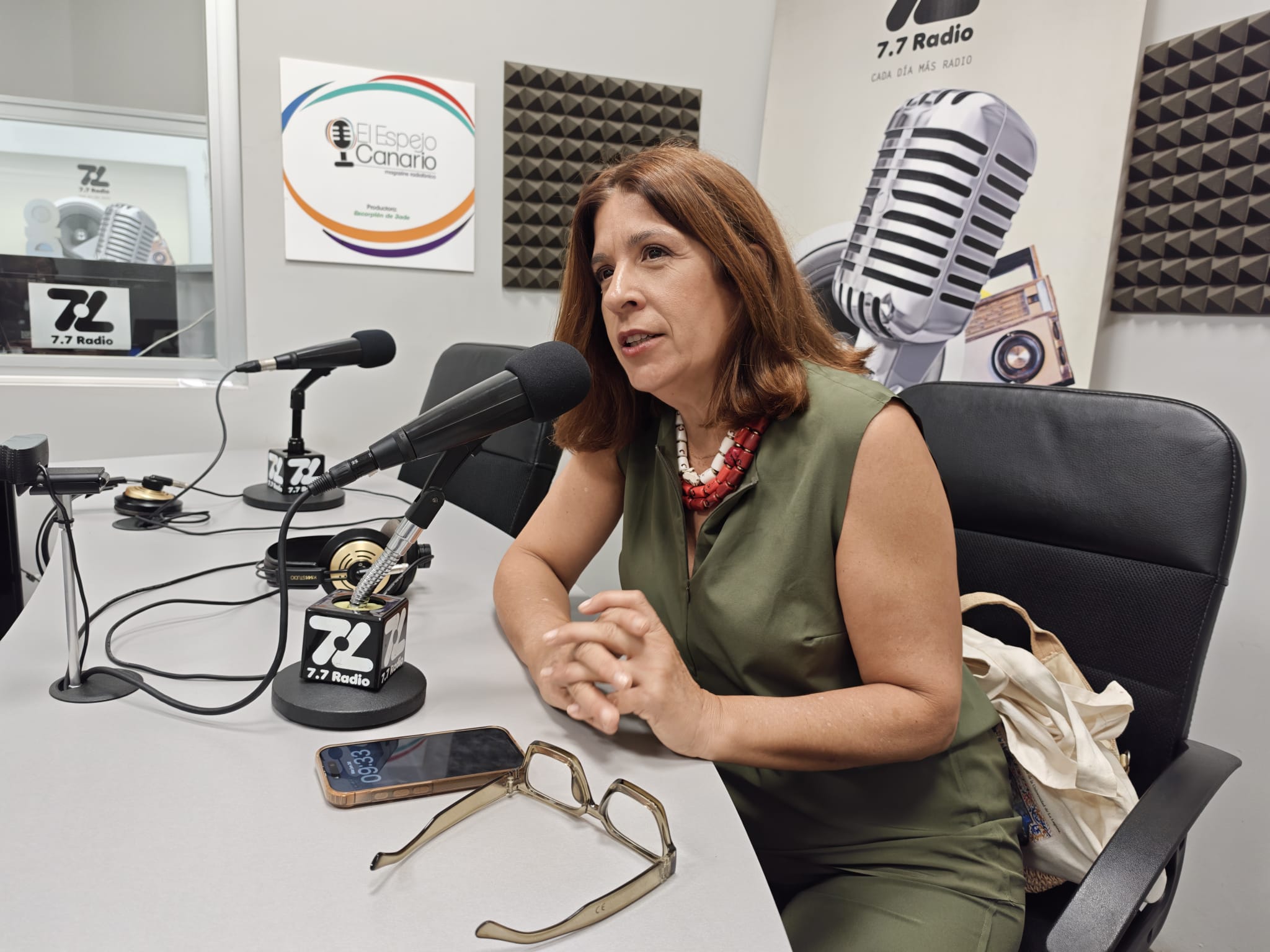 Carmen Hernández en los estudios de El Espejo Canario