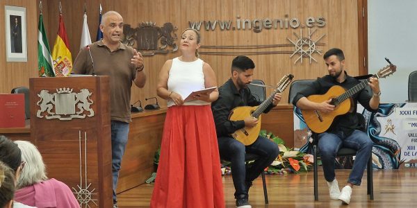Actuación de Candelaria González y el verseador Yeray Rodríguez | Foto: Folclore de Ingenio