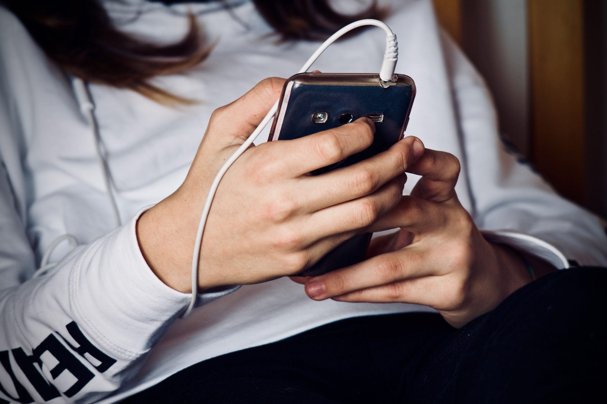 Más de seis de cada diez adolescentes creen que cualquier contenido digital, también el violento, es simplemente entretenimiento | Foto: PIXABAY