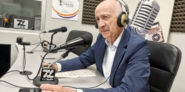 Francisco Hernández Spínola en los estudios de El Espejo Canario