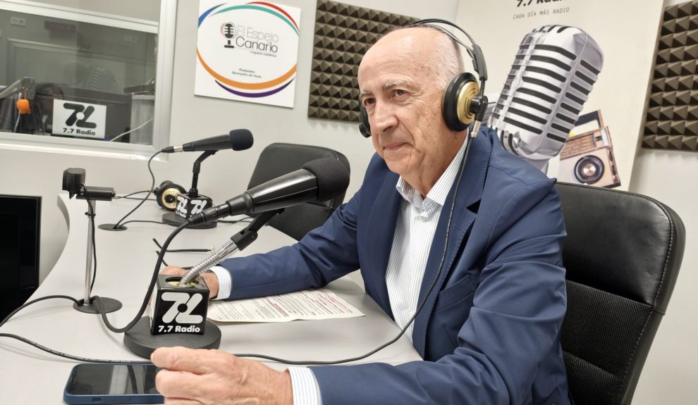 Francisco Hernández Spínola en los estudios de El Espejo Canario