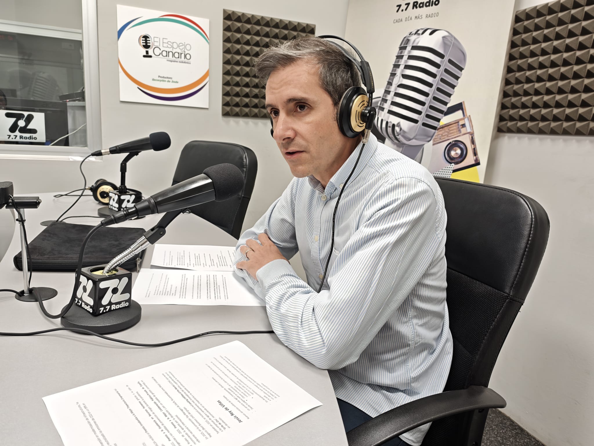 Jesús Rey de Viñas en los estudios de El Espejo Canario