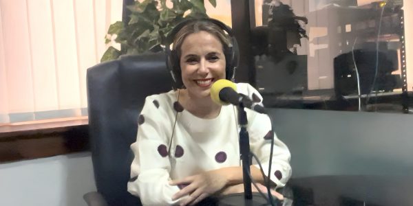 Carmen Pérez en los estudios de El Espejo Canario