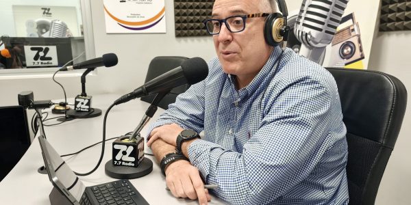 Sebastián Sansó en los estudios de El Espejo Canario