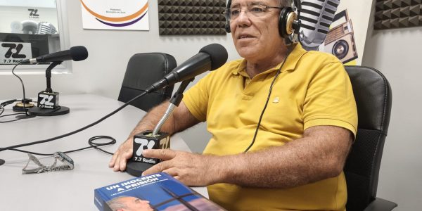 Pedro Reyes en los estudios de El Espejo Canario