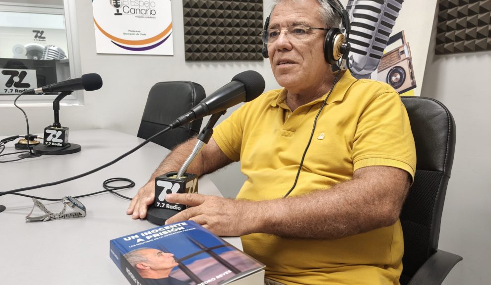 Pedro Reyes en los estudios de El Espejo Canario