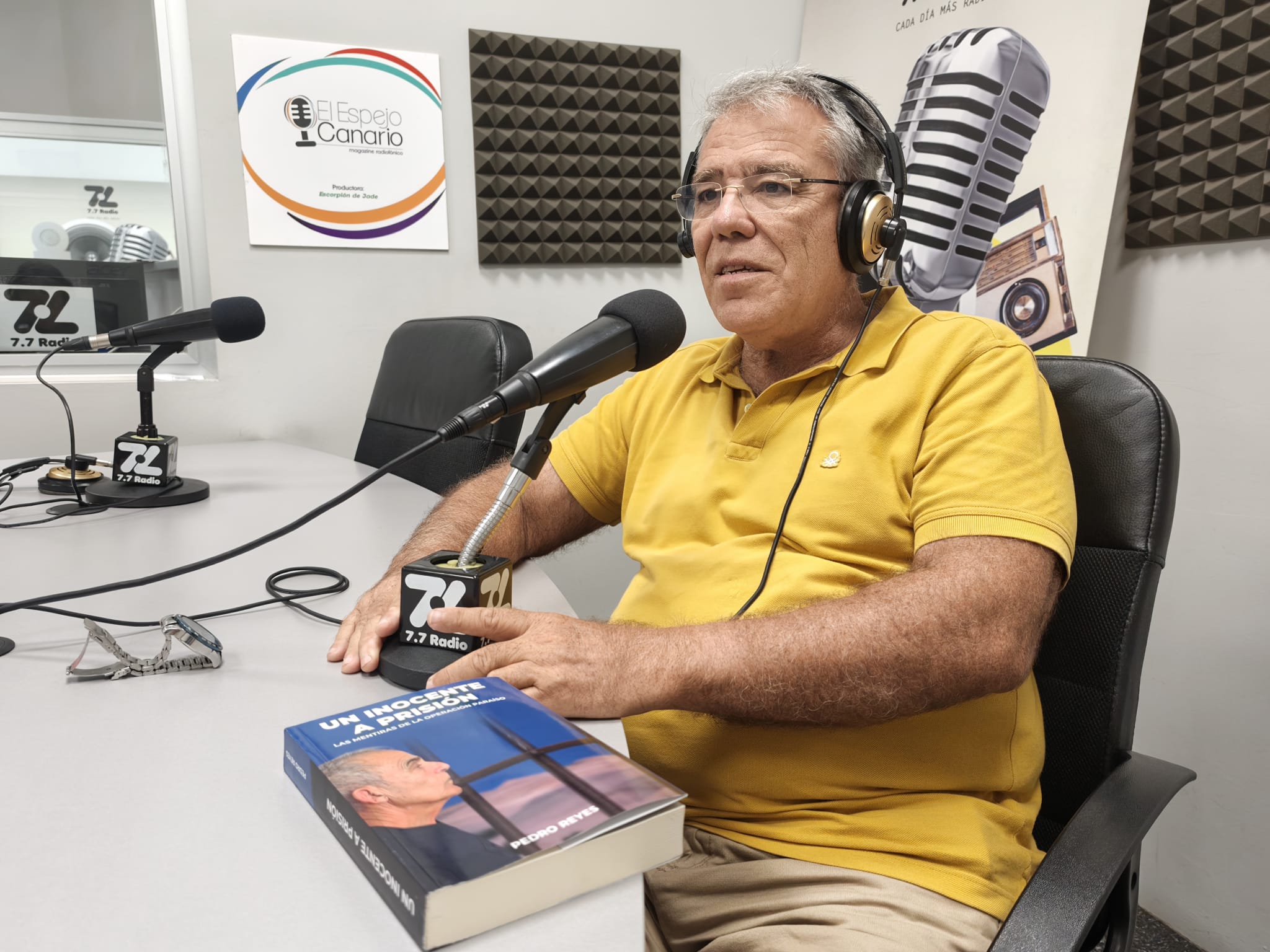 Pedro Reyes en los estudios de El Espejo Canario