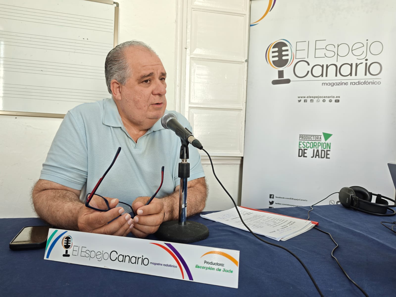 Juan Martel en el set de El Espejo Canario en la Escuela Municipal de Música, Danza y Teatro de Telde
