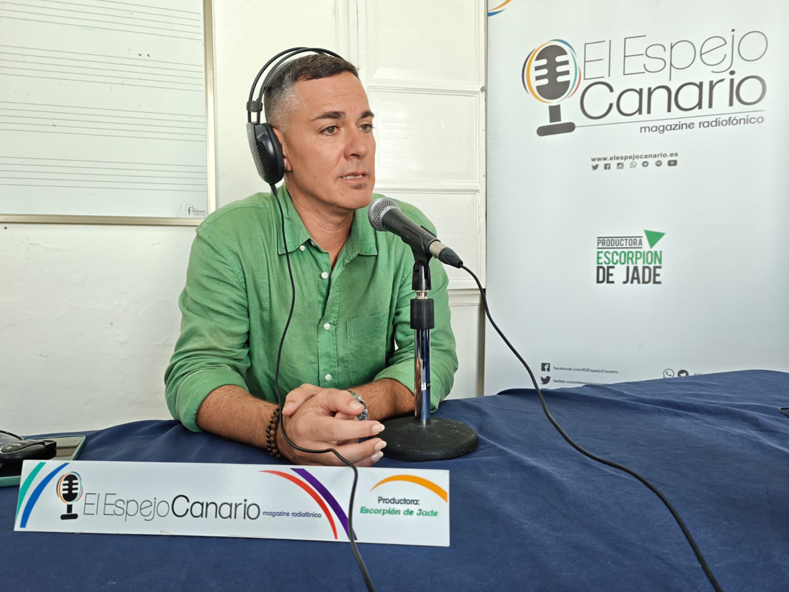 Germán López en el set de El Espejo Canario en la Escuela Municipal de Música, Danza y Teatro de Telde