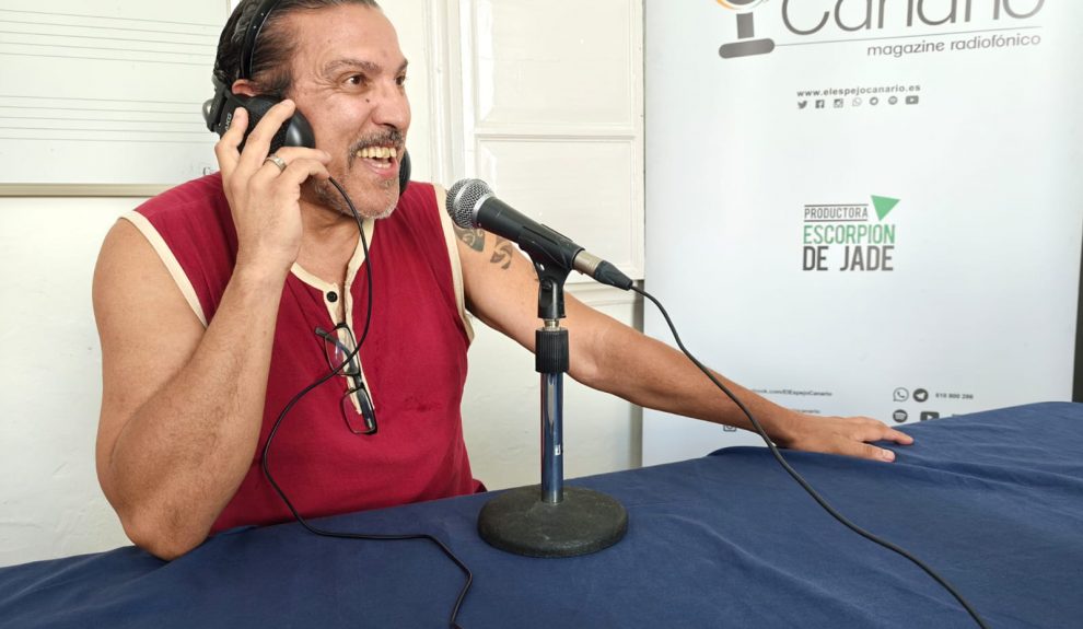 Julio Viera en el set de El Espejo Canario en la Escuela Municipal de Música, Danza y Teatro de Telde