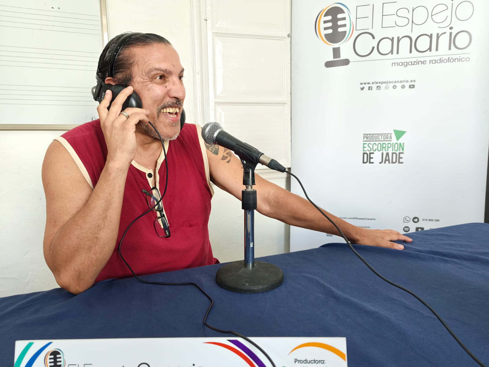 Julio Viera en el set de El Espejo Canario en la Escuela Municipal de Música, Danza y Teatro de Telde