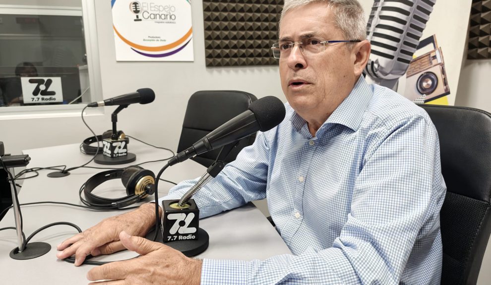 Marco Aurelio Pérez en los estudios de El Espejo Canario