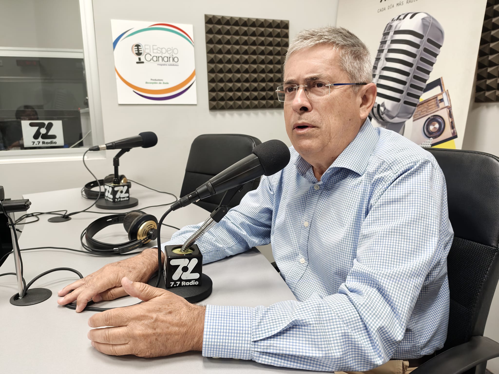 Marco Aurelio Pérez en los estudios de El Espejo Canario