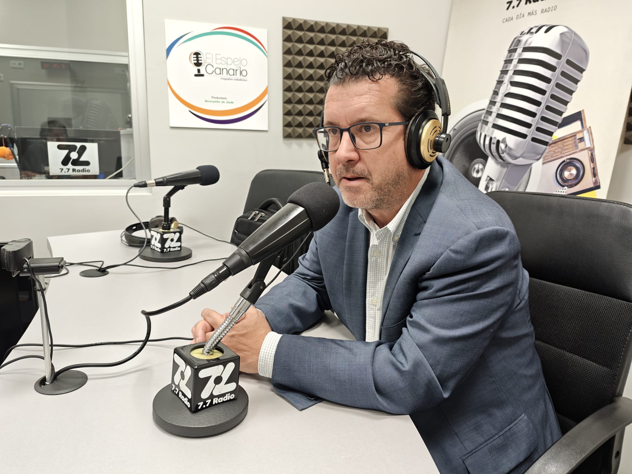 Juan Jesús Facundo en los estudios de El Espejo Canario