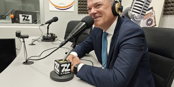 Augusto Hidalgo en los estudios de El Espejo Canario