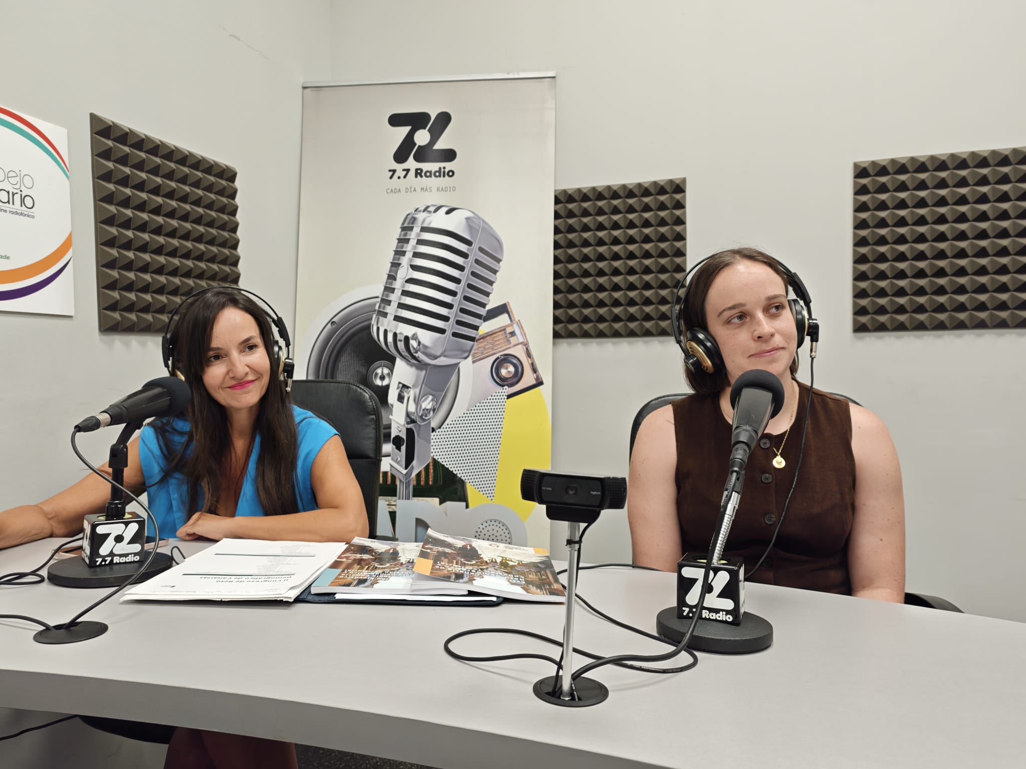 Eva Padrón e Ithaisa Hernández en los estudios de El Espejo Canario
