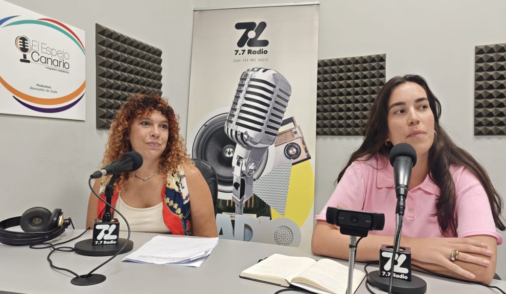 Irina Betancort y Laura Nolasco en los estudios de El Espejo Canario