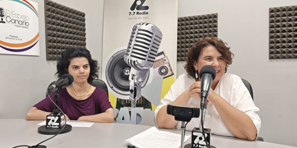 Marta Hernández y Ana Sánchez en los estudios de El Espejo Canario