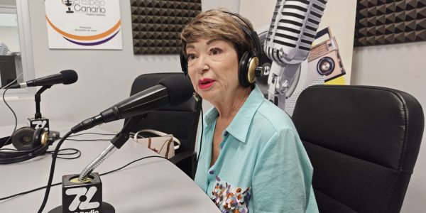 Salud Gil en los estudios de El Espejo Canario