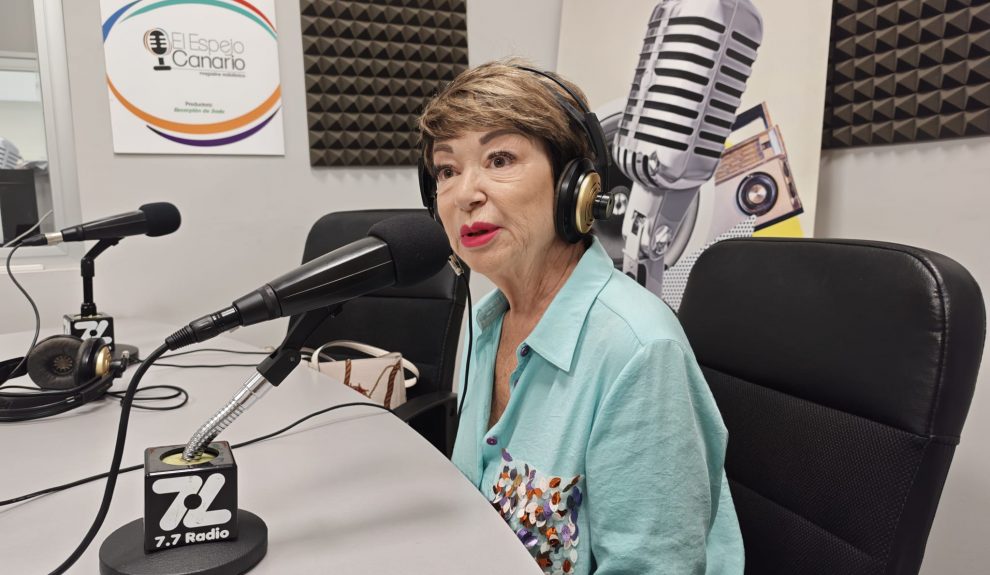 Salud Gil en los estudios de El Espejo Canario