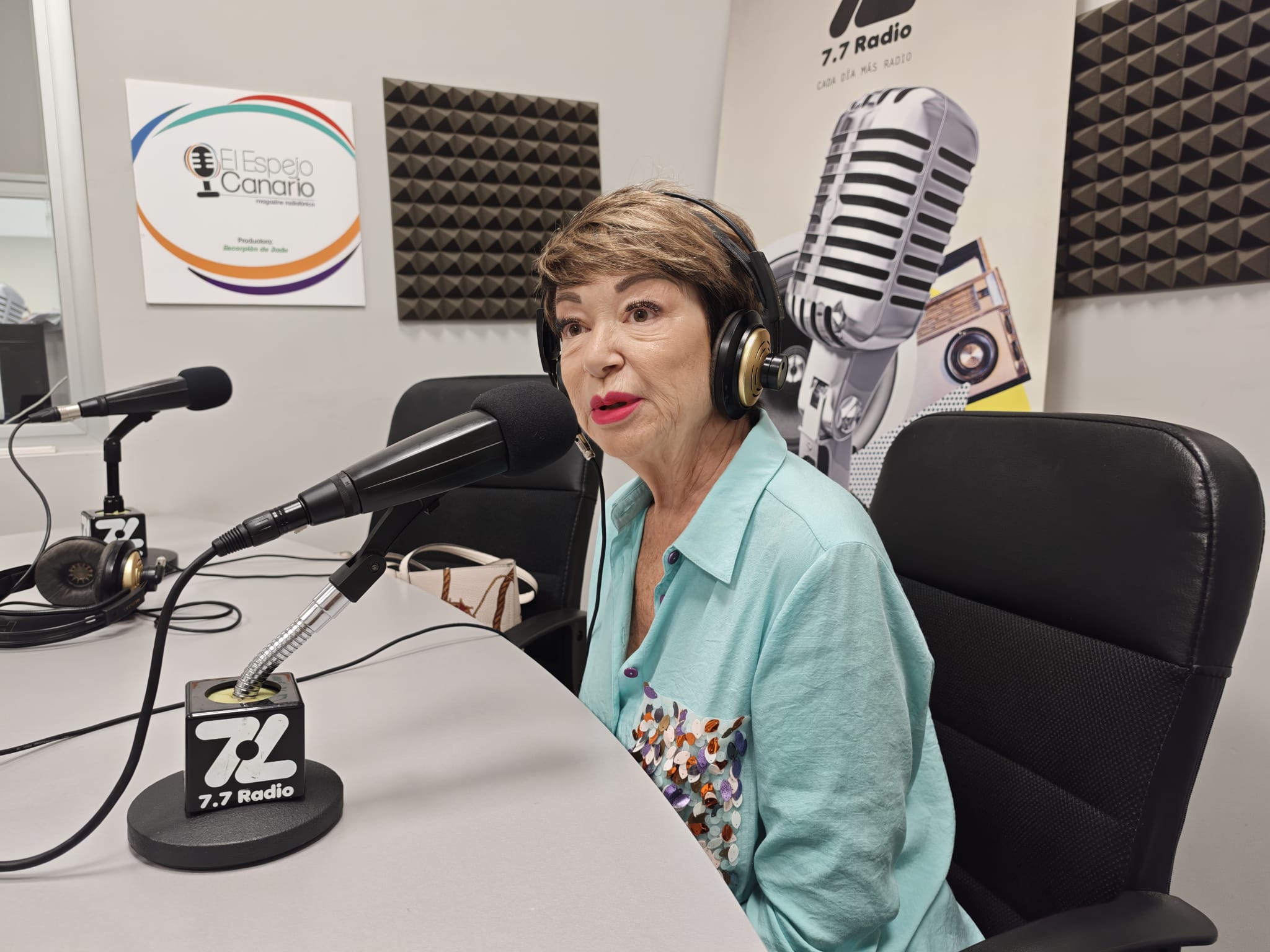Salud Gil en los estudios de El Espejo Canario