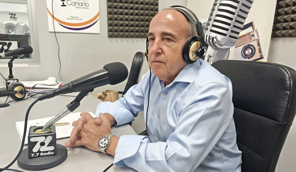 Manuel Padrón en los estudios de El Espejo Canario