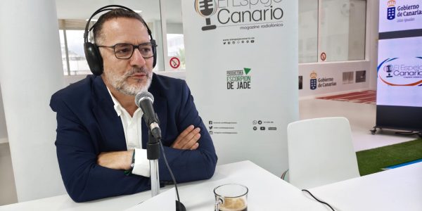 Poli Suárez en el set de El Espejo Canario en la Viceconsejería de la Actividad Física y Deportes del Gobierno de Canarias
