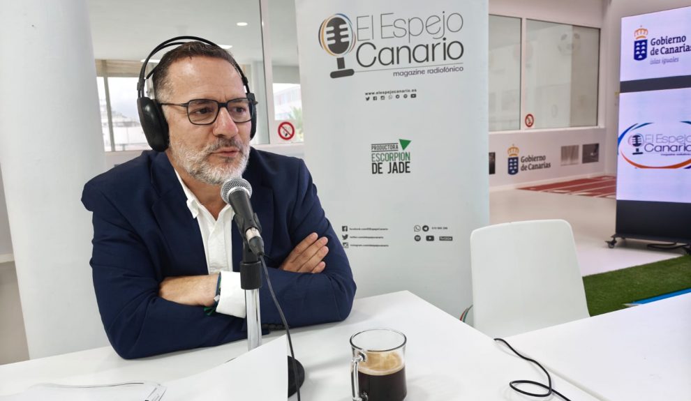 Poli Suárez en el set de El Espejo Canario en la Viceconsejería de la Actividad Física y Deportes del Gobierno de Canarias