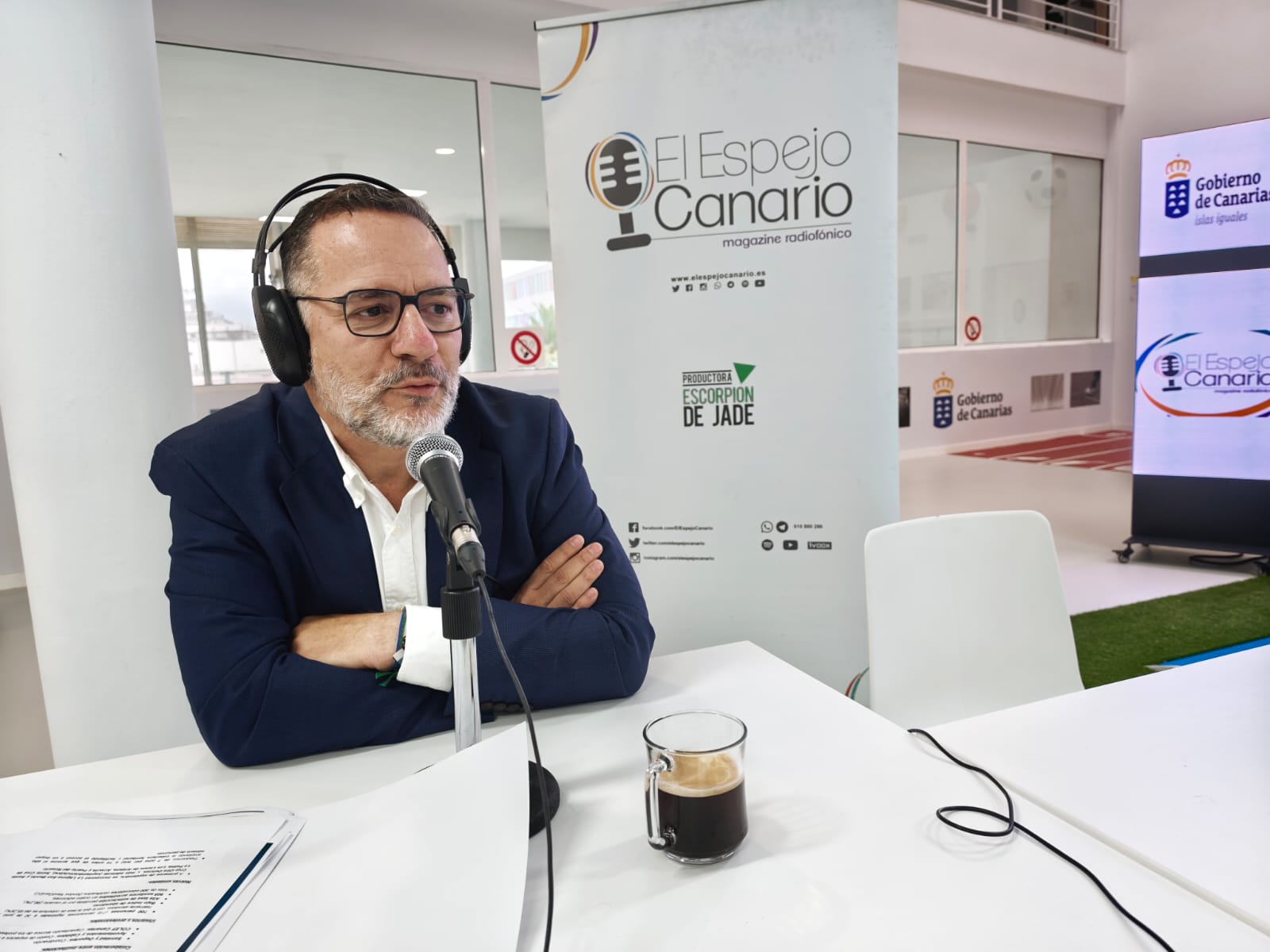 Poli Suárez en el set de El Espejo Canario en la Viceconsejería de la Actividad Física y Deportes del Gobierno de Canarias