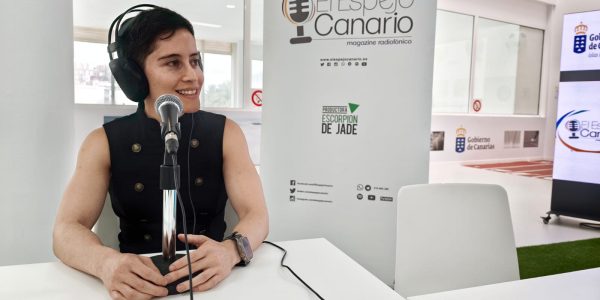 Ana Junco en el set de El Espejo Canario en la Viceconsejería de la Actividad Física y Deportes del Gobierno de Canarias