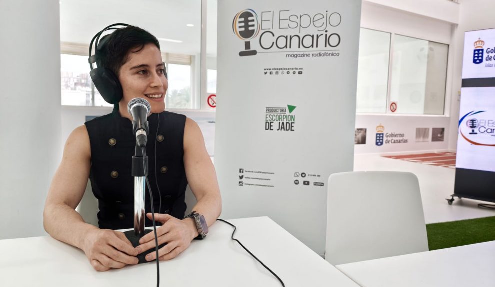 Ana Junco en el set de El Espejo Canario en la Viceconsejería de la Actividad Física y Deportes del Gobierno de Canarias