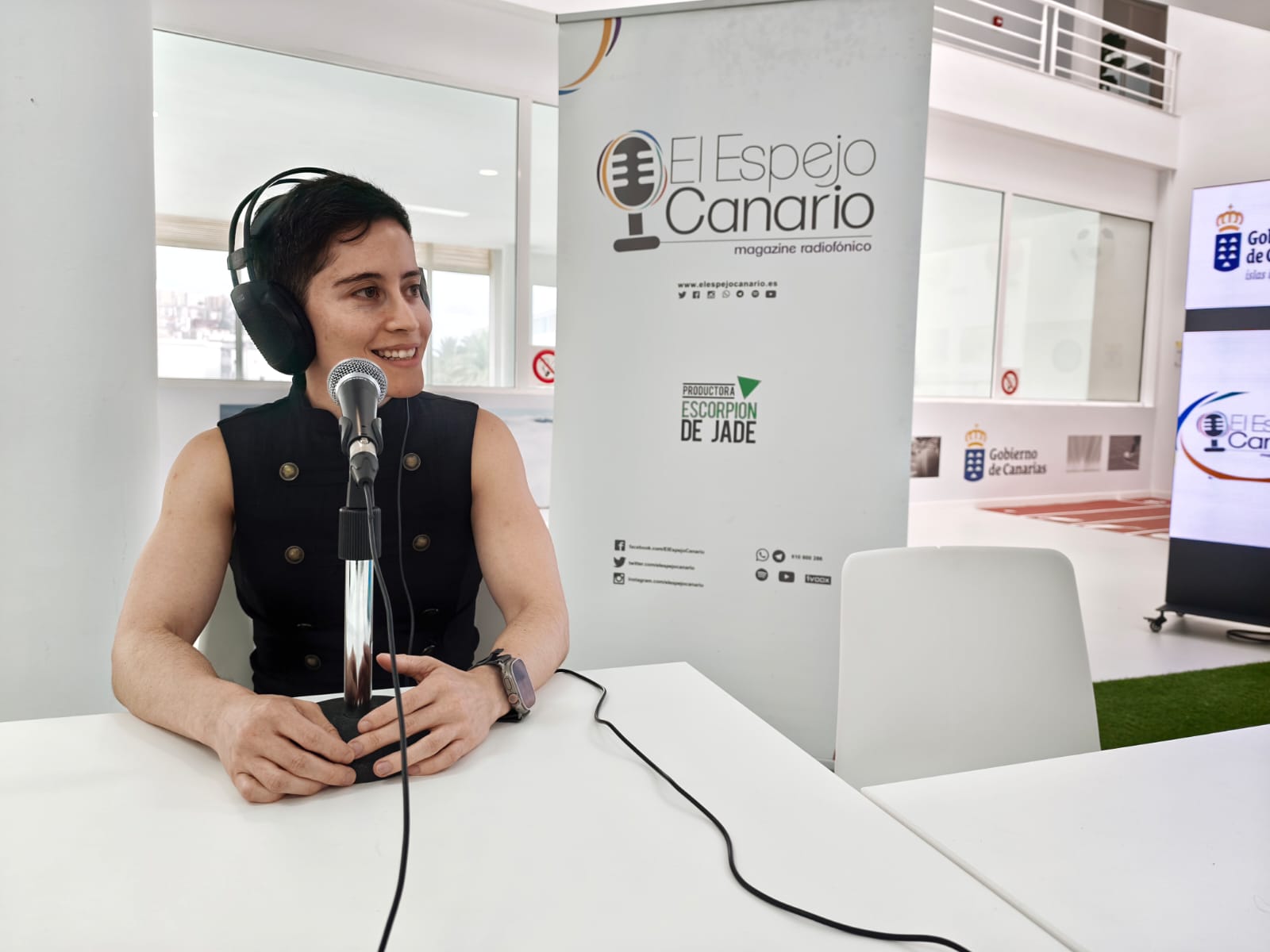 Ana Junco en el set de El Espejo Canario en la Viceconsejería de la Actividad Física y Deportes del Gobierno de Canarias