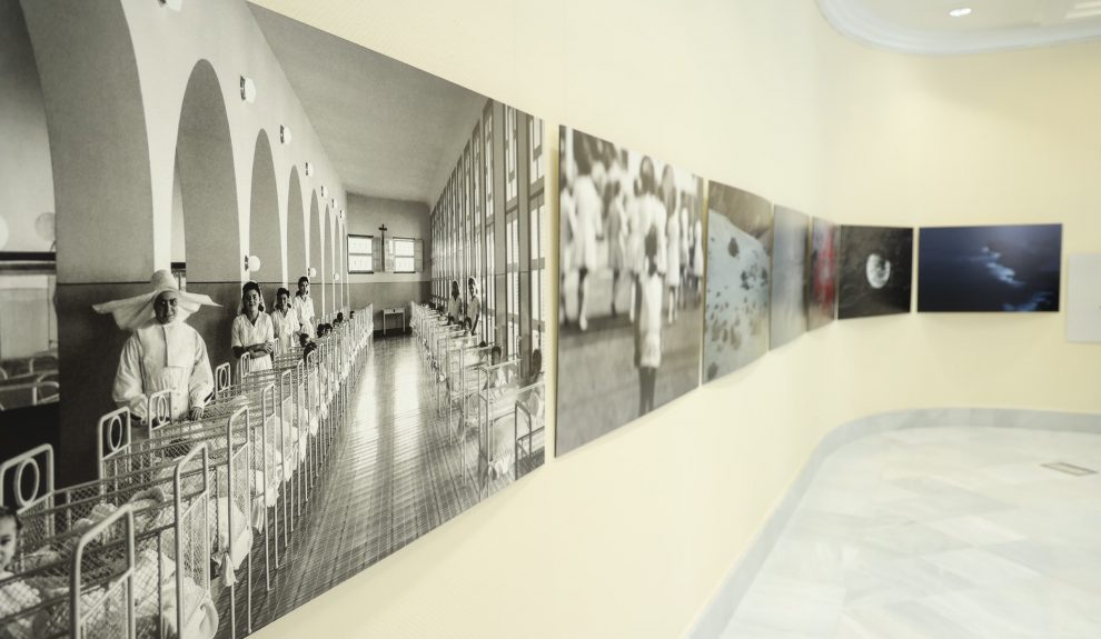Exposición 'Cosmos' en el Parlamento de Canarias | Foto: Parcan
