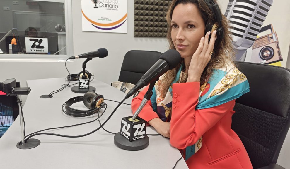 María Fernández en los estudios de El Espejo Canario